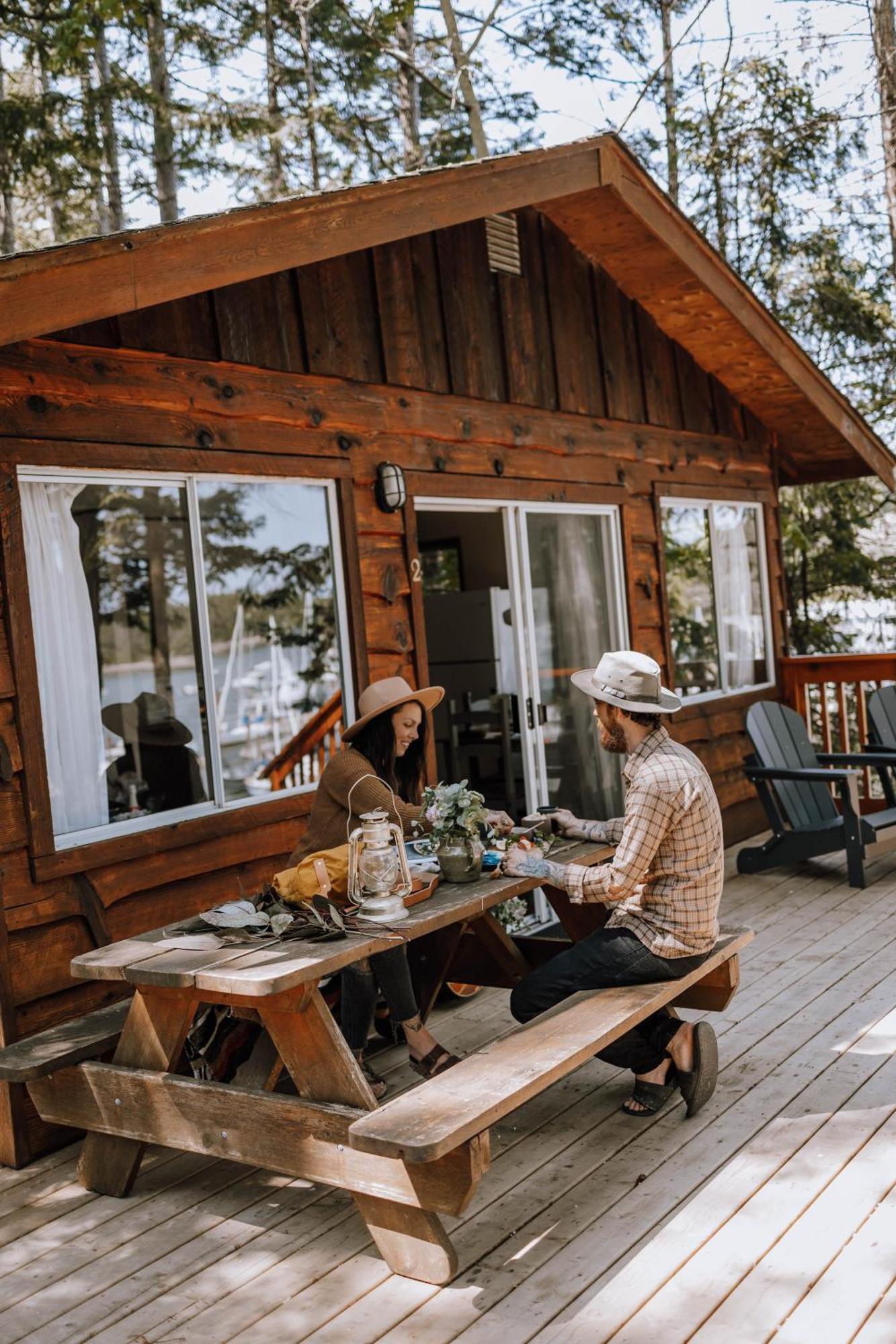 Page'S Resort & Marina Gabriola エクステリア 写真